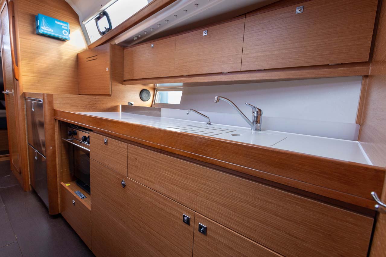 Dufour 382 GL — photo 10