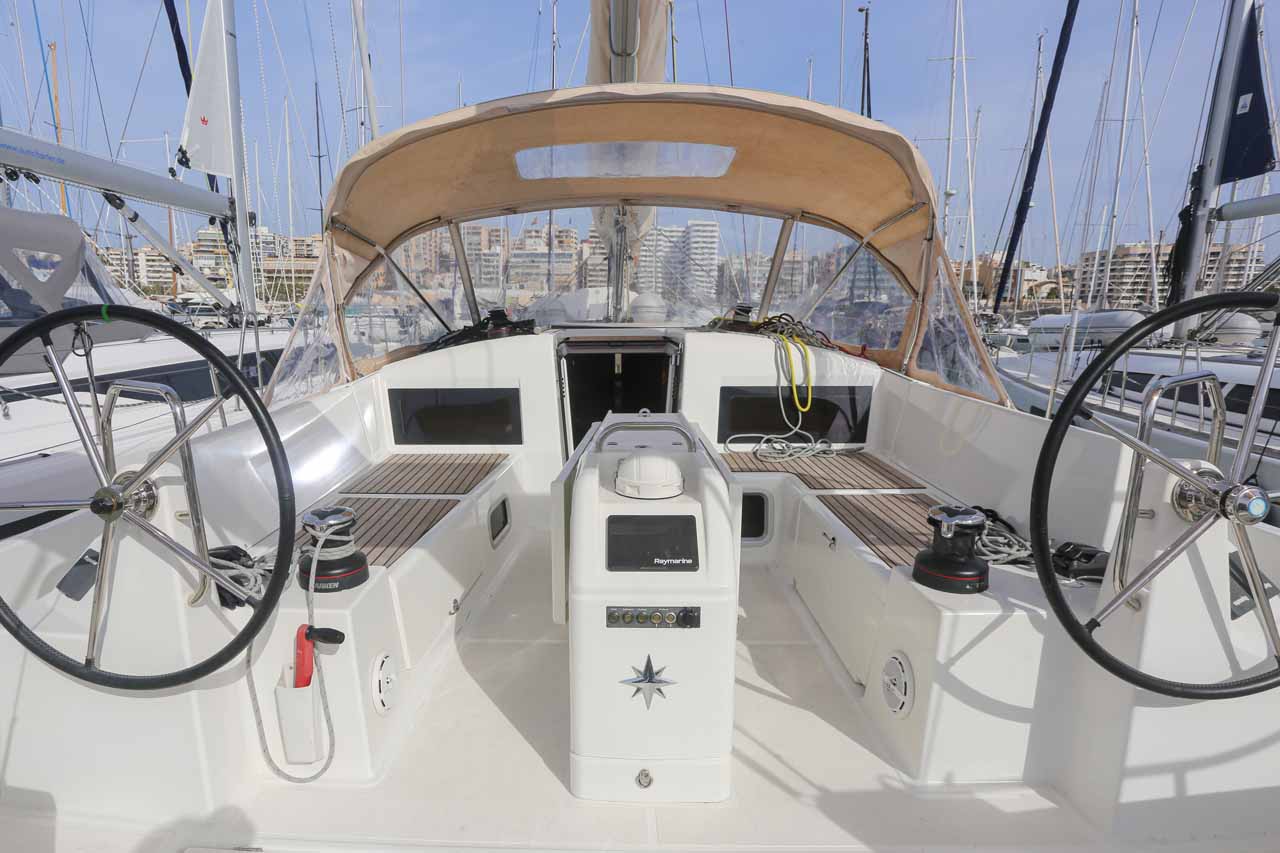 Sun Odyssey 440 - 4 cab. — photo 4