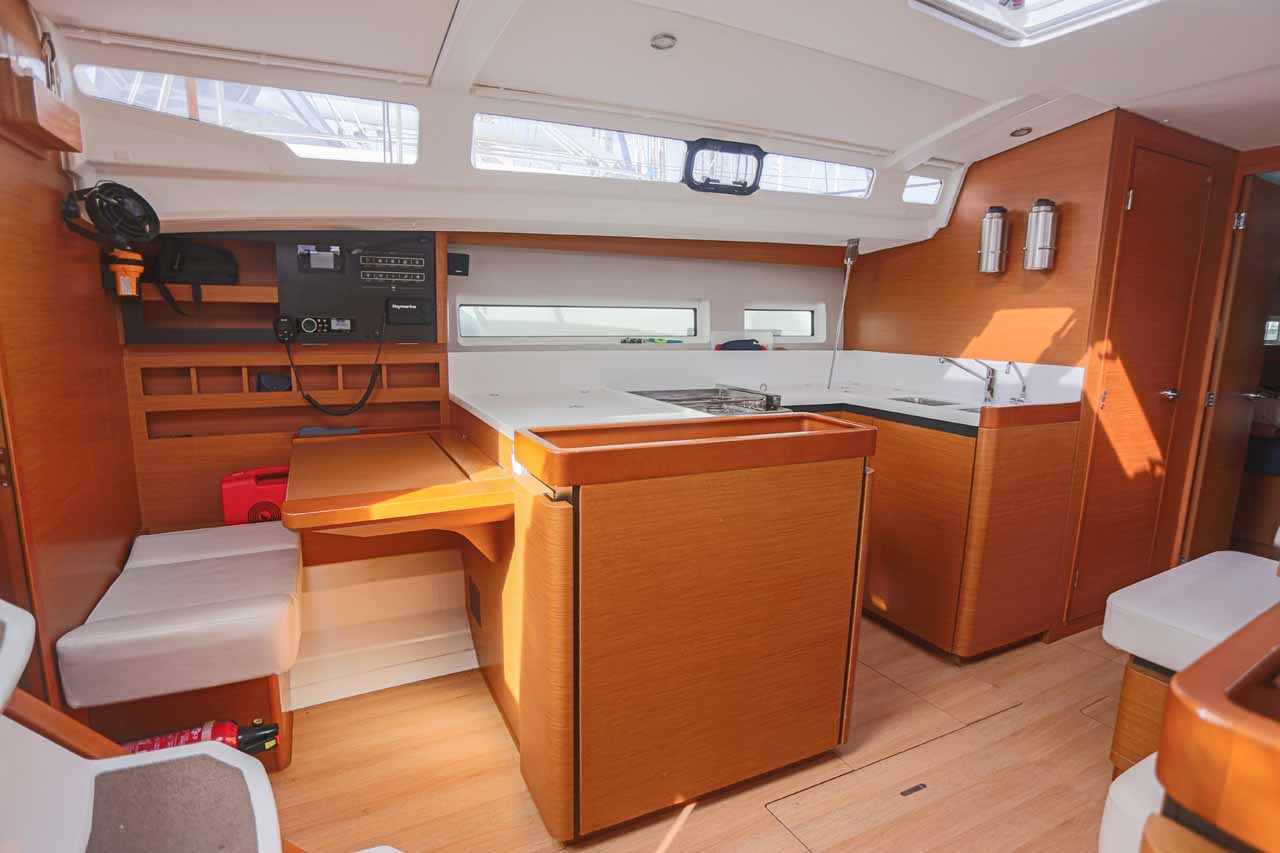 Sun Odyssey 440 - 4 cab. — photo 9