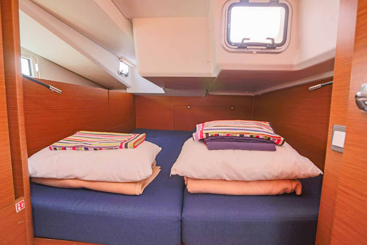 Sun Odyssey 440 - 4 cab. — photo 14