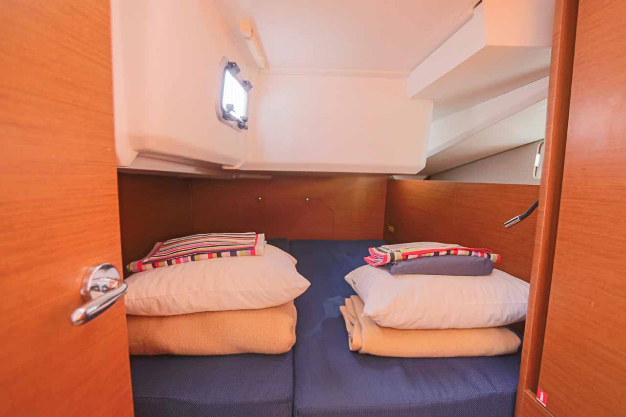 Sun Odyssey 440 - 4 cab. — photo 15