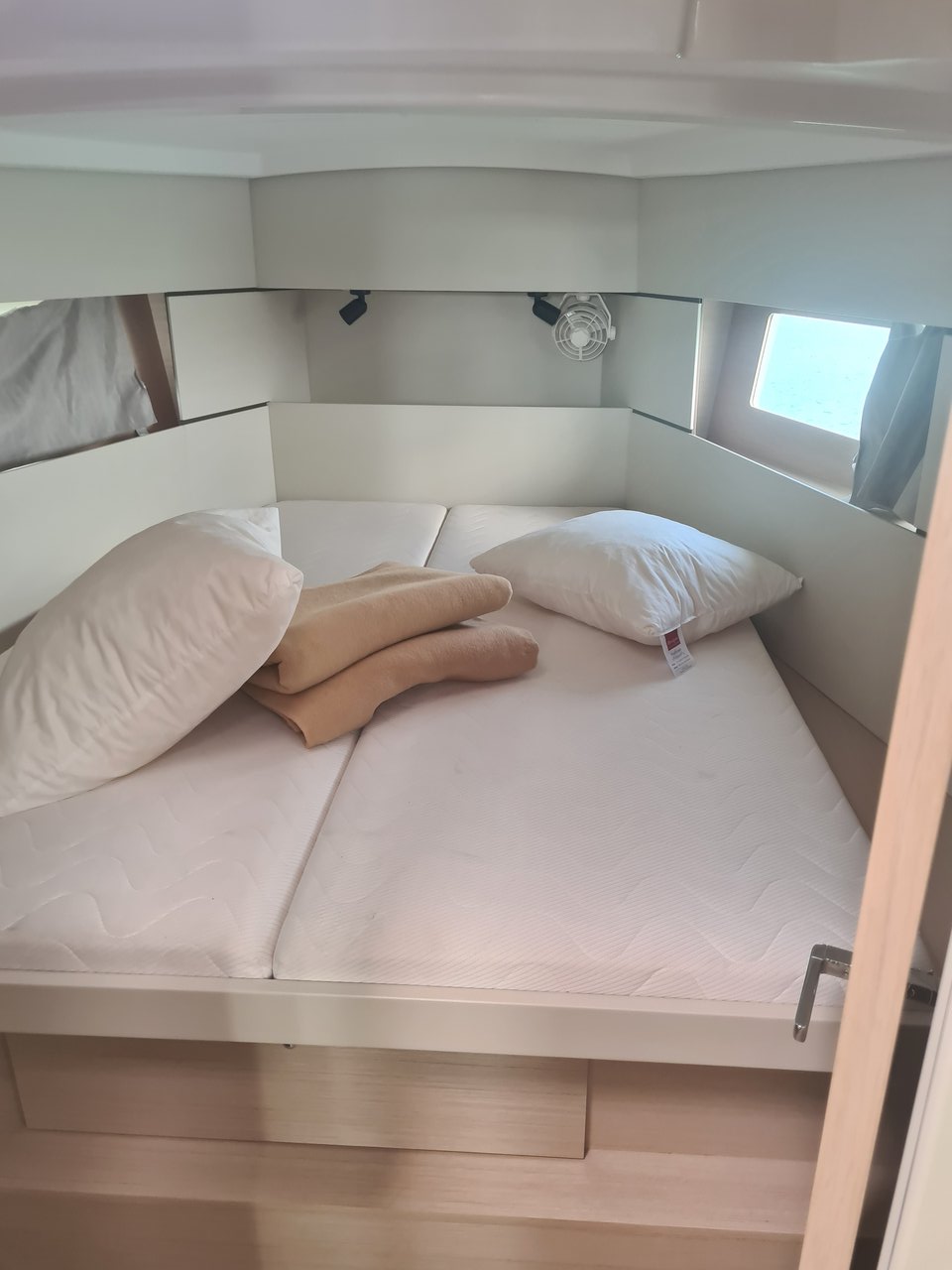 Oceanis 38.1 — photo 10