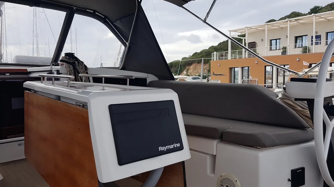 Dufour 430 - 3 cab. — photo 15