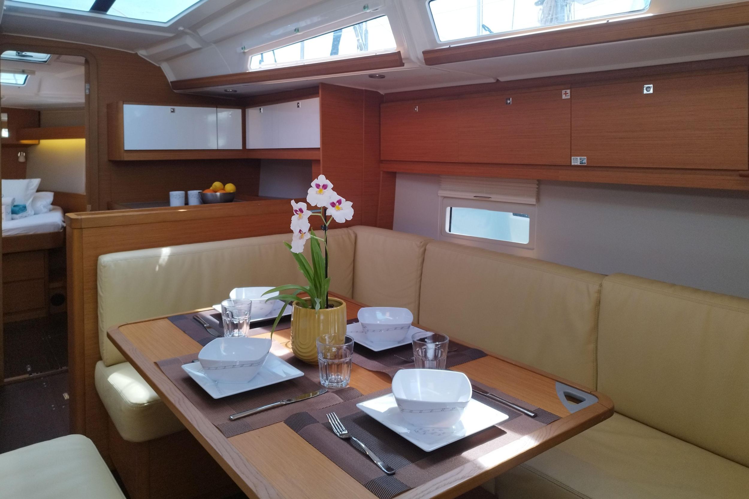 Dufour 430 - 3 cab. — photo 17
