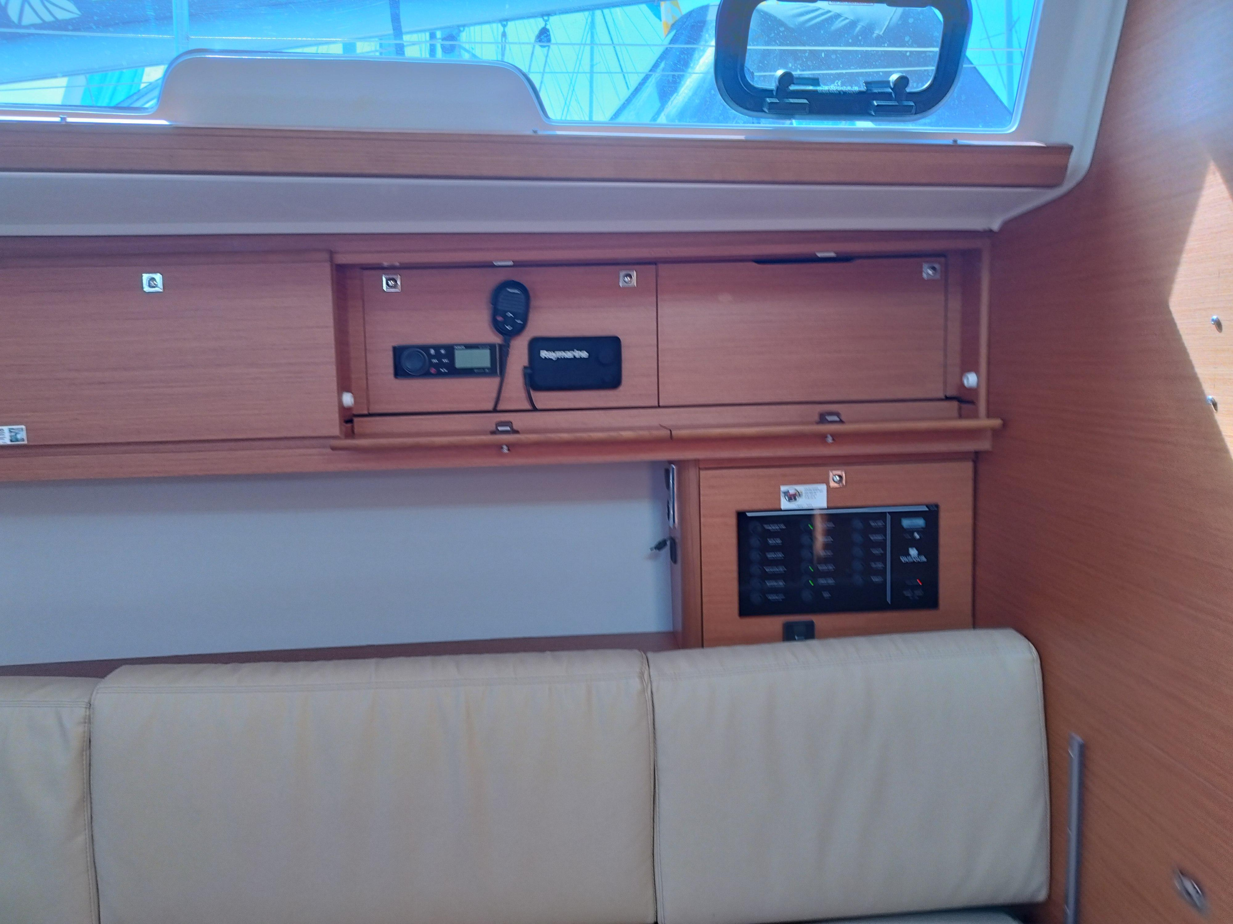 Dufour 430 - 3 cab. — photo 19