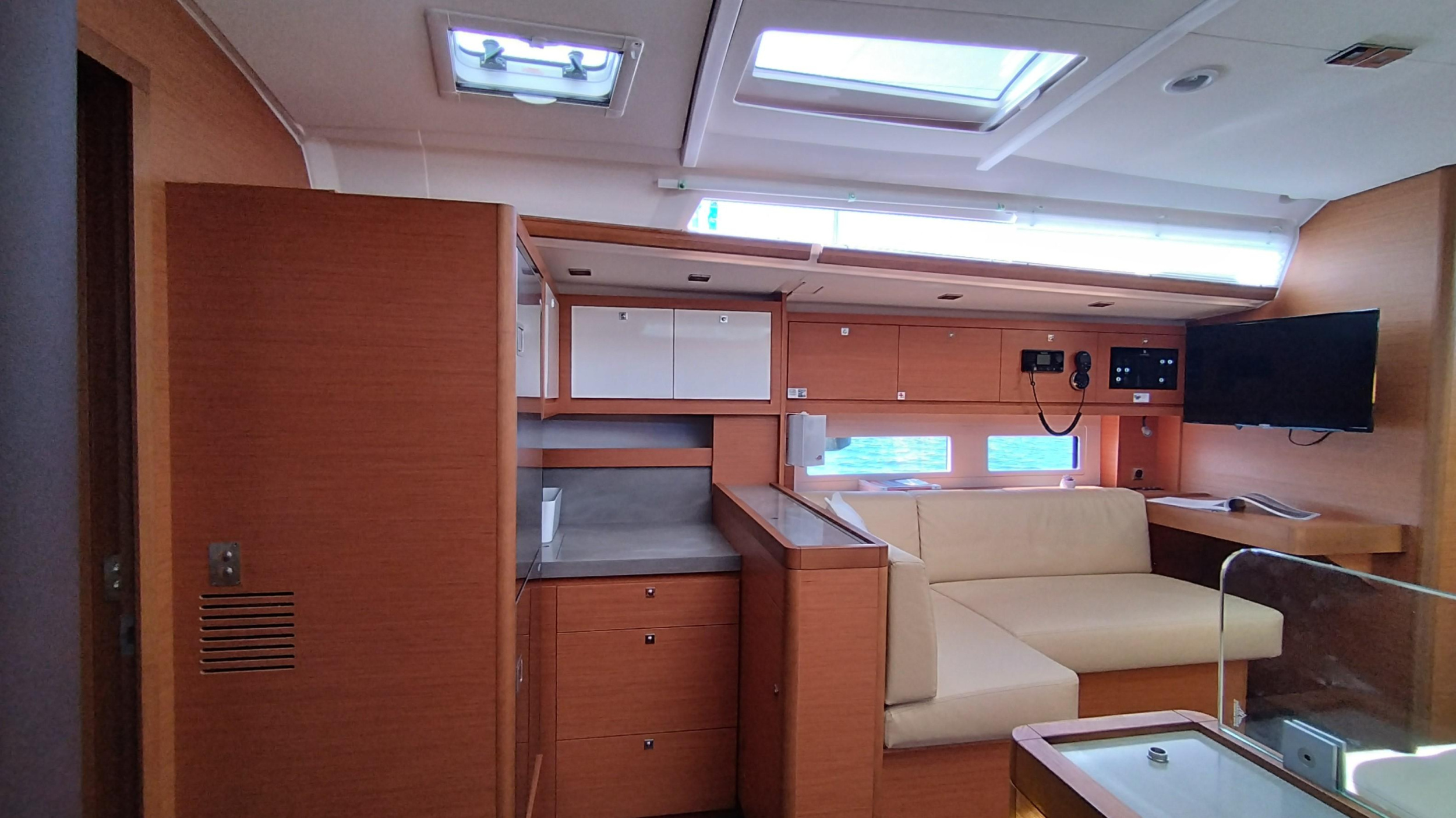 Dufour 530 - 5 + 1 cab. — photo 11