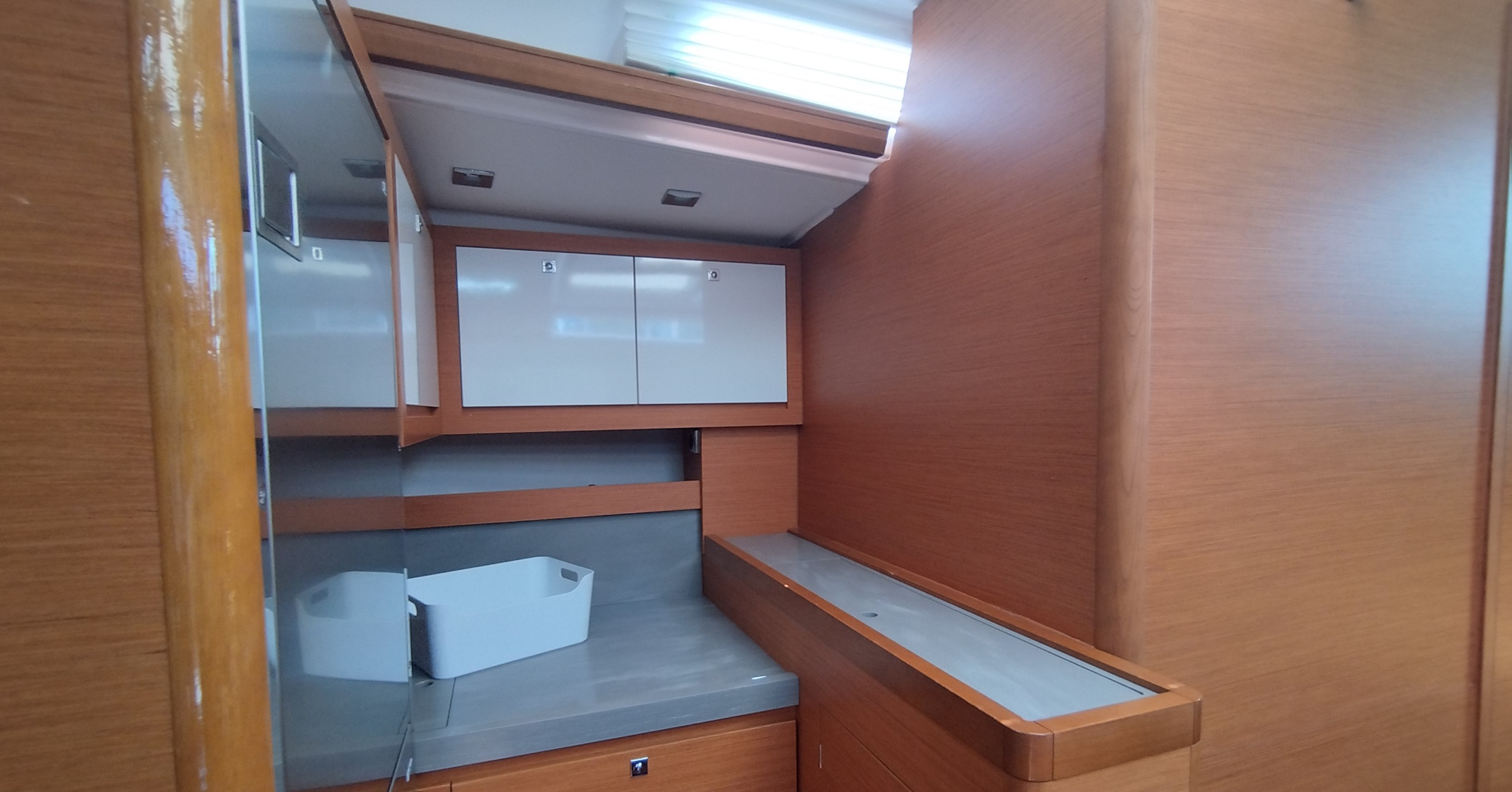 Dufour 530 - 5 + 1 cab. — photo 12