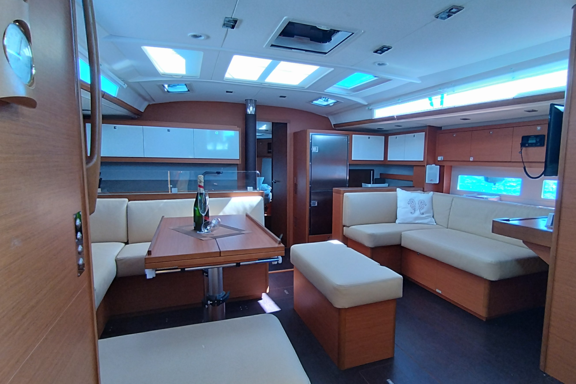Dufour 530 - 5 + 1 cab. — photo 13