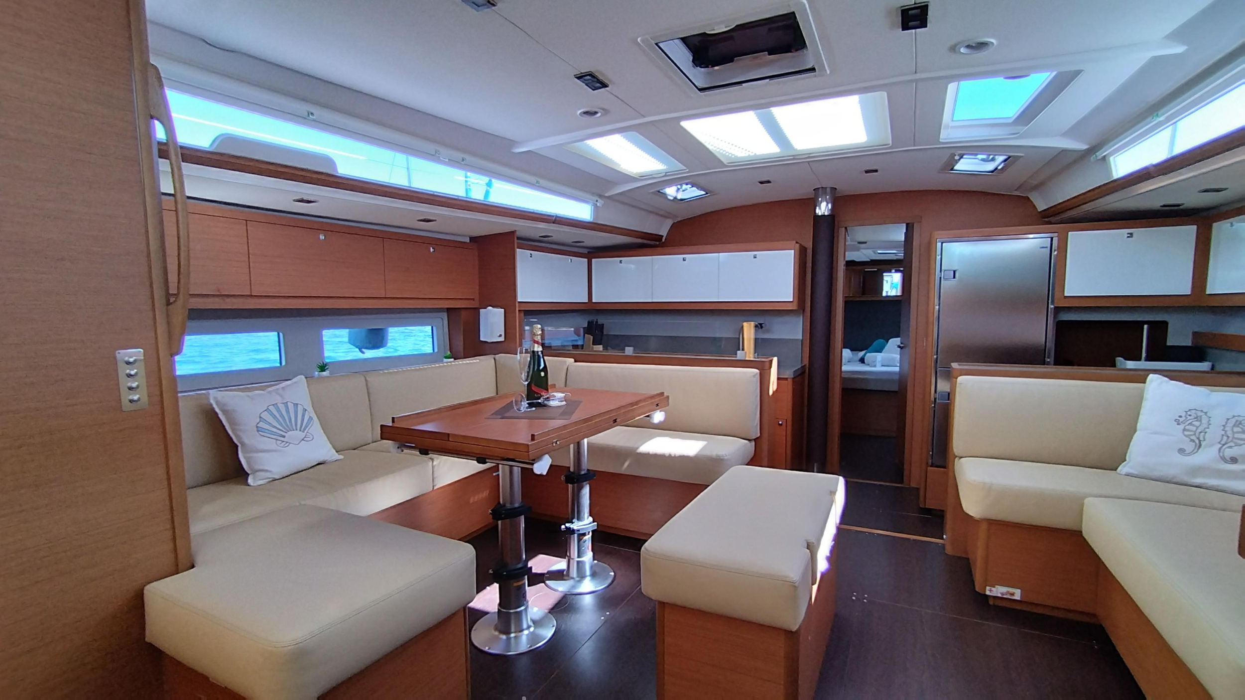 Dufour 530 - 5 + 1 cab. — photo 18