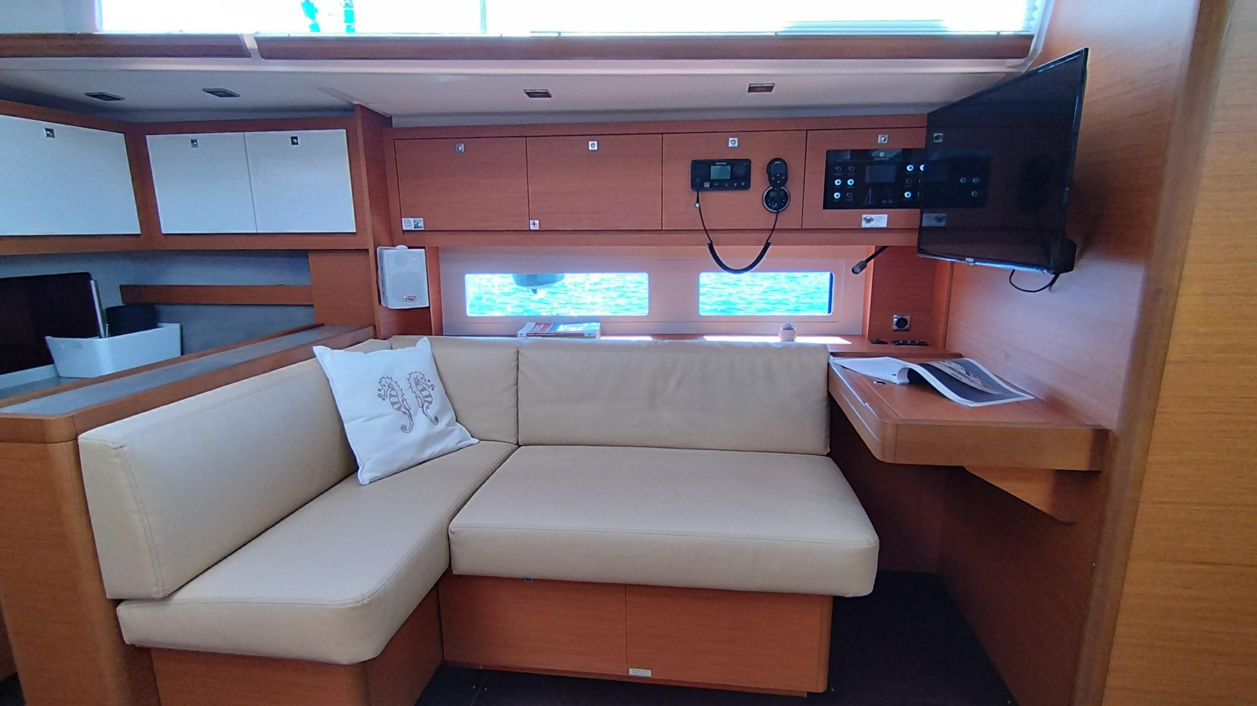 Dufour 530 - 5 + 1 cab. — photo 19