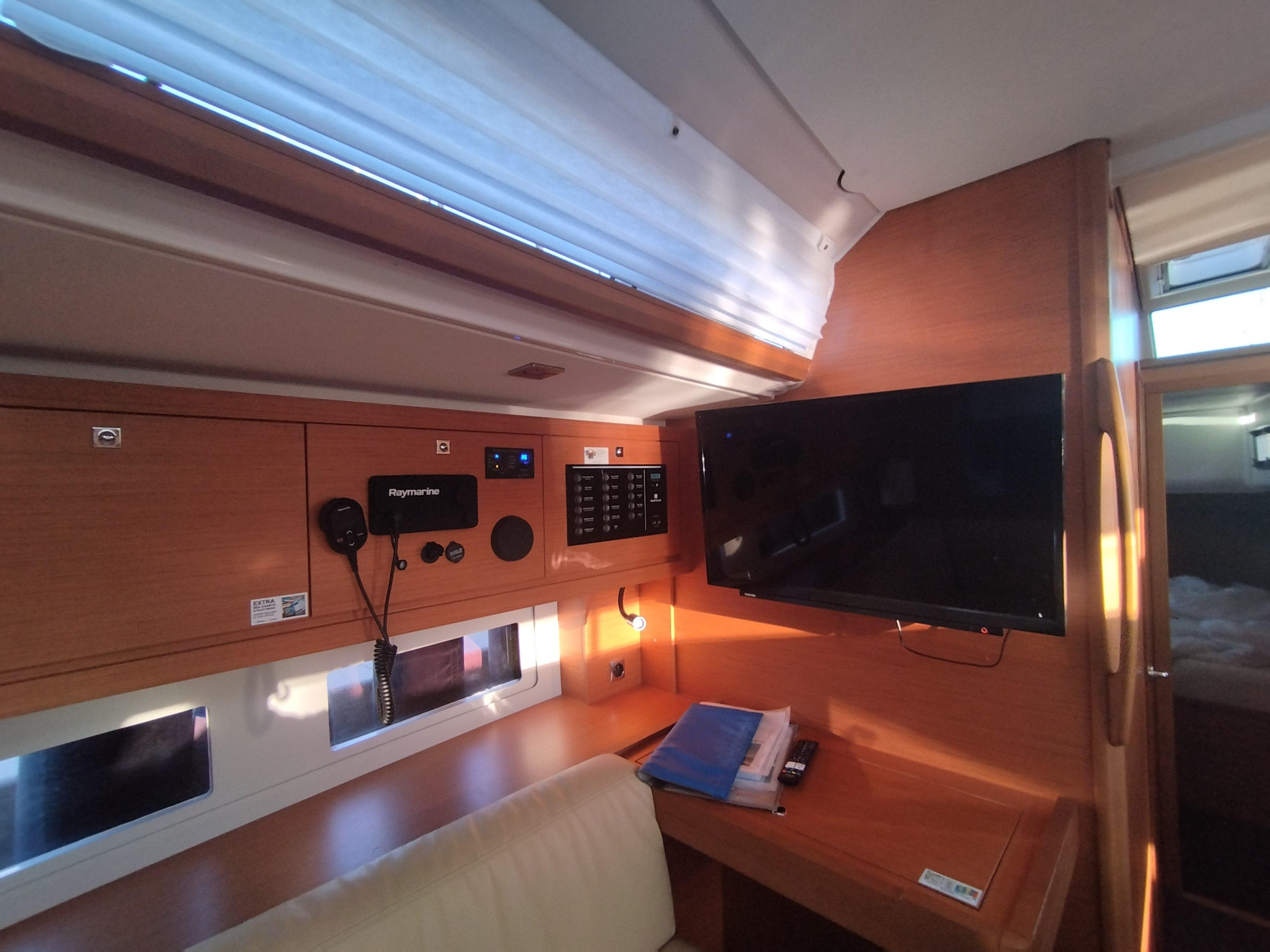 Dufour 530 - 4 + 1 cab. — photo 16