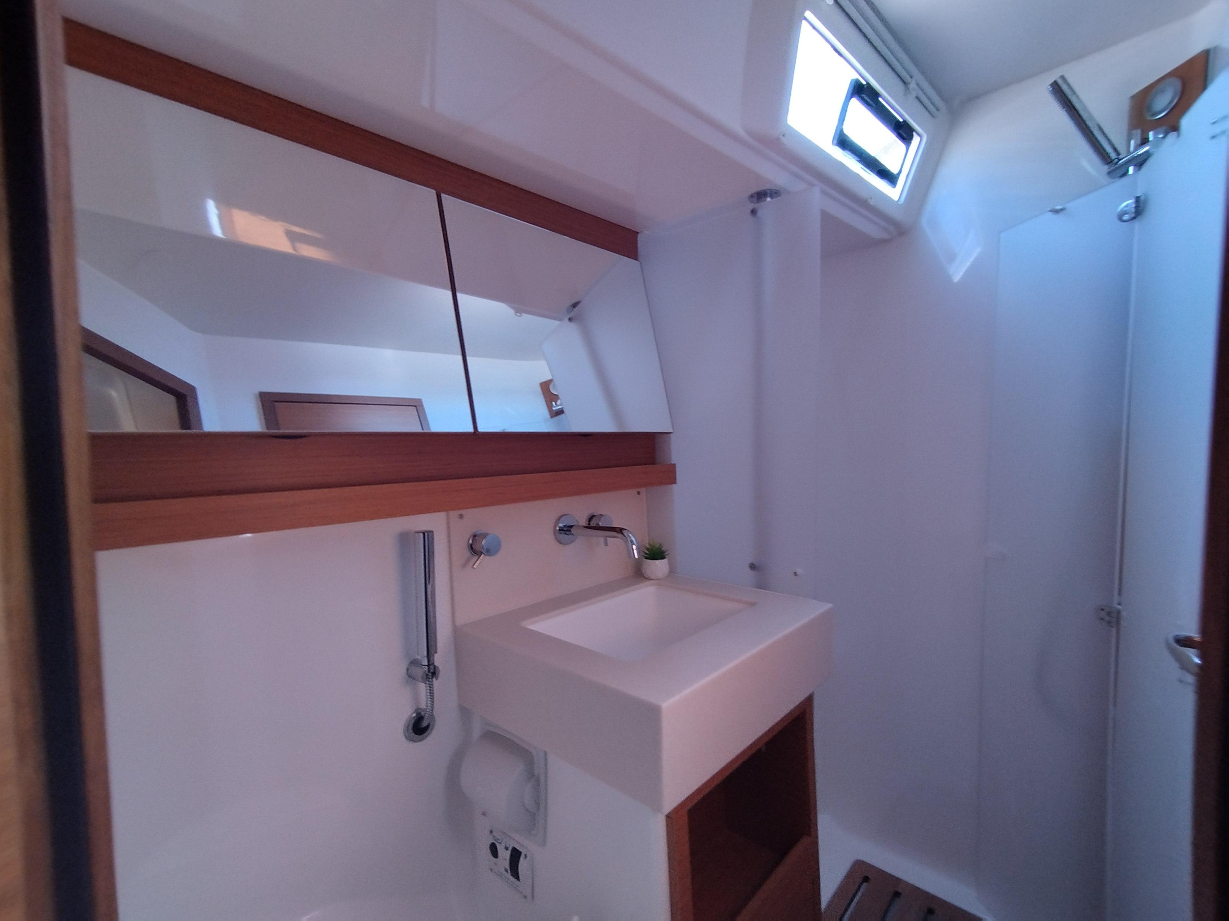 Dufour 530 - 4 + 1 cab. — photo 23