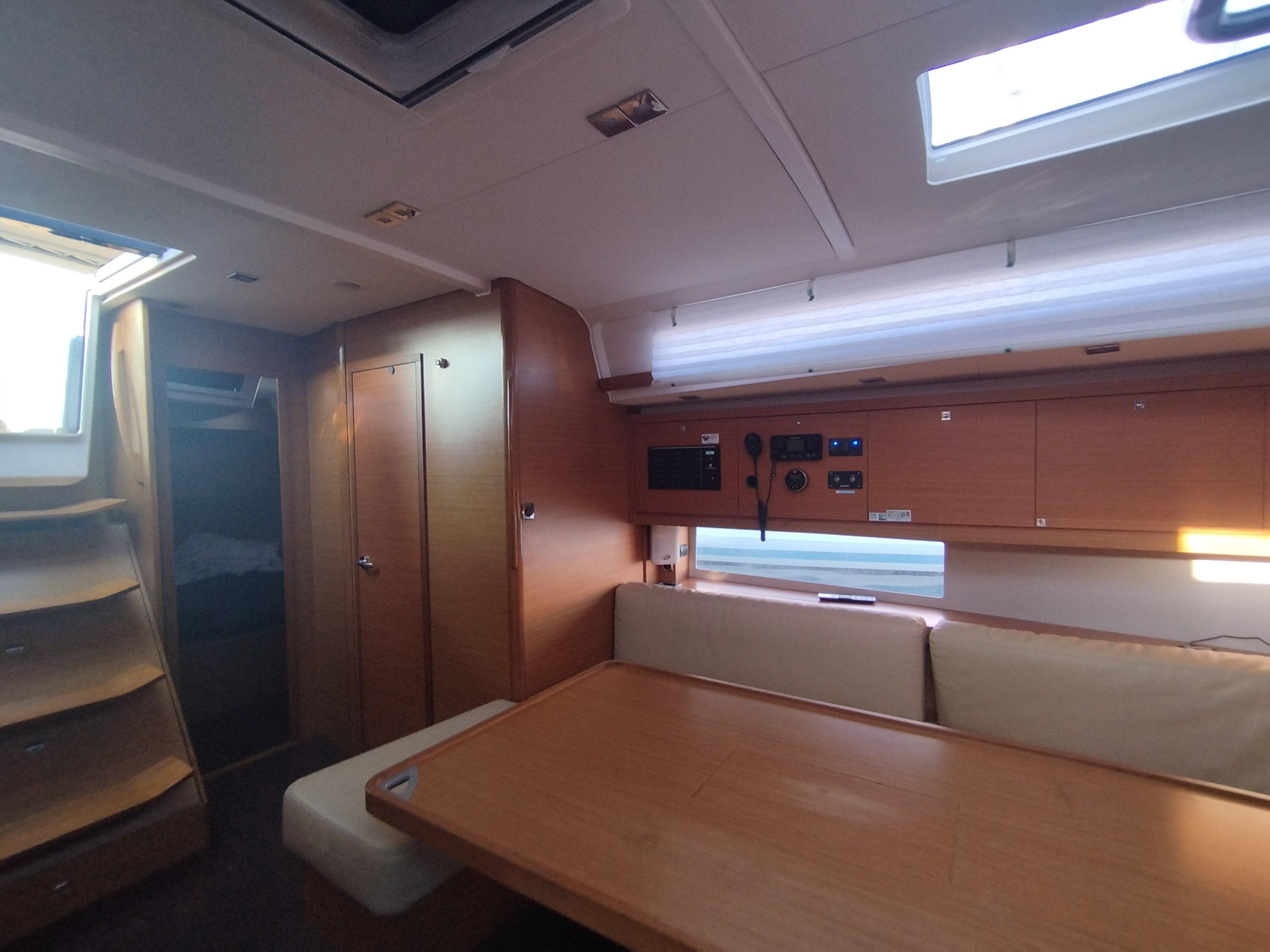 Dufour 470 - 5 + 1 cab. — photo 8