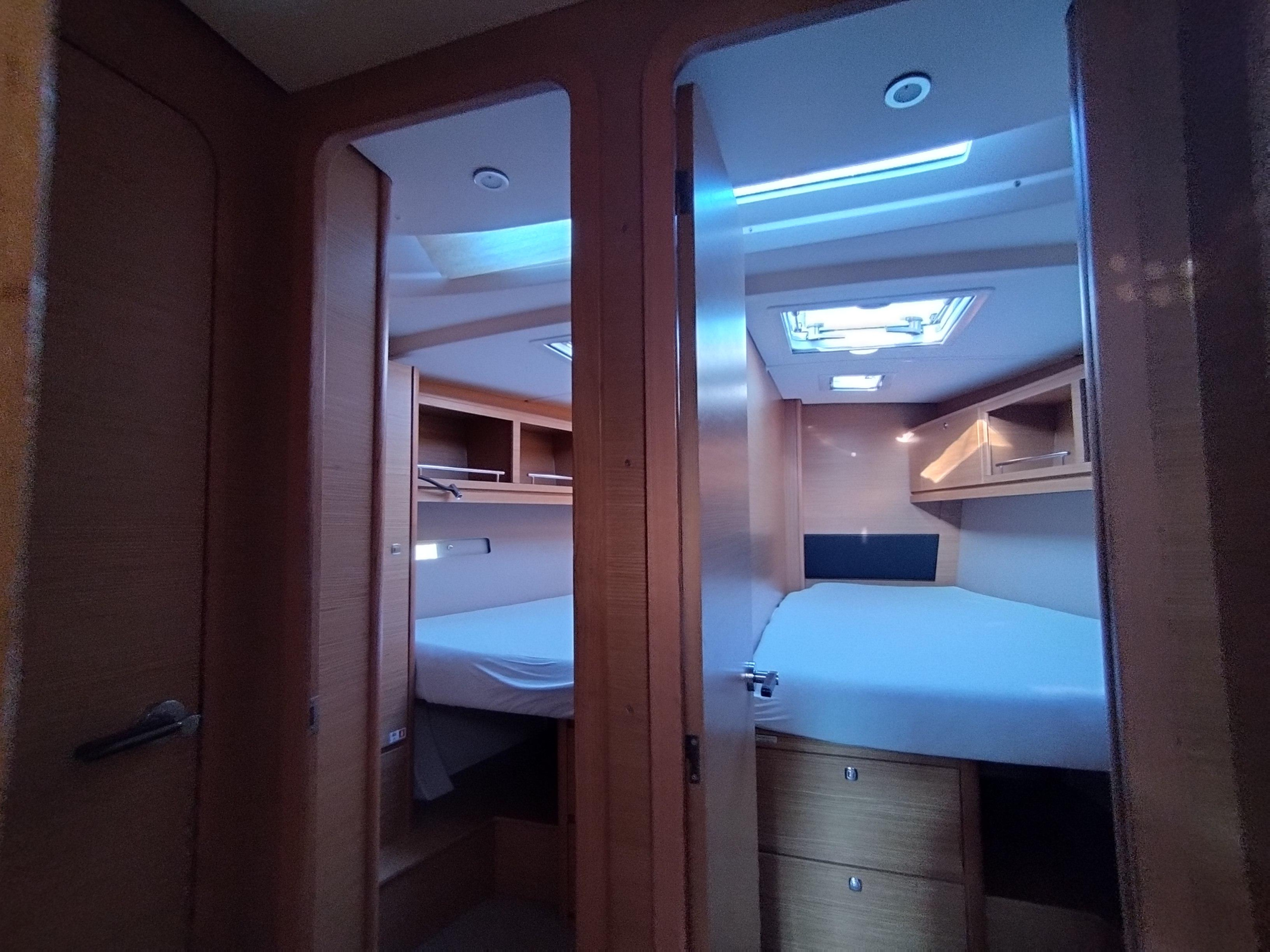 Dufour 56 Exclusive - 5 + 1 cab. — photo 25