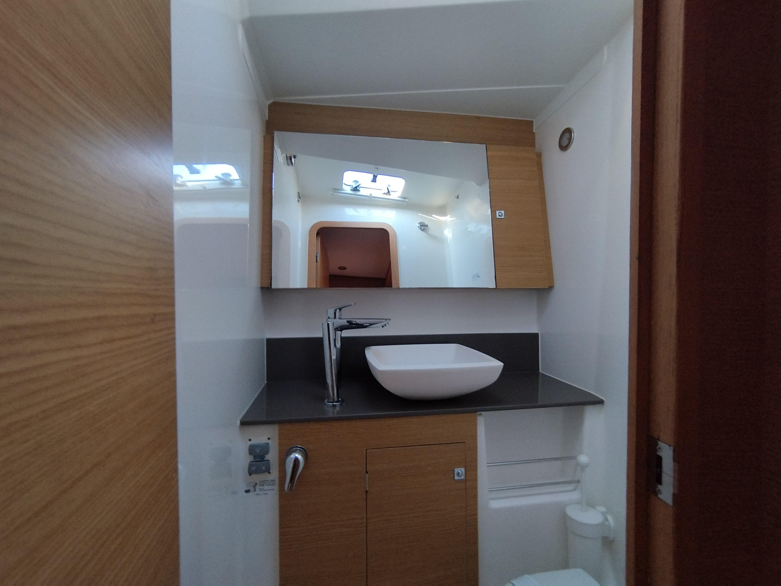 Dufour 56 Exclusive - 5 + 1 cab. — photo 28