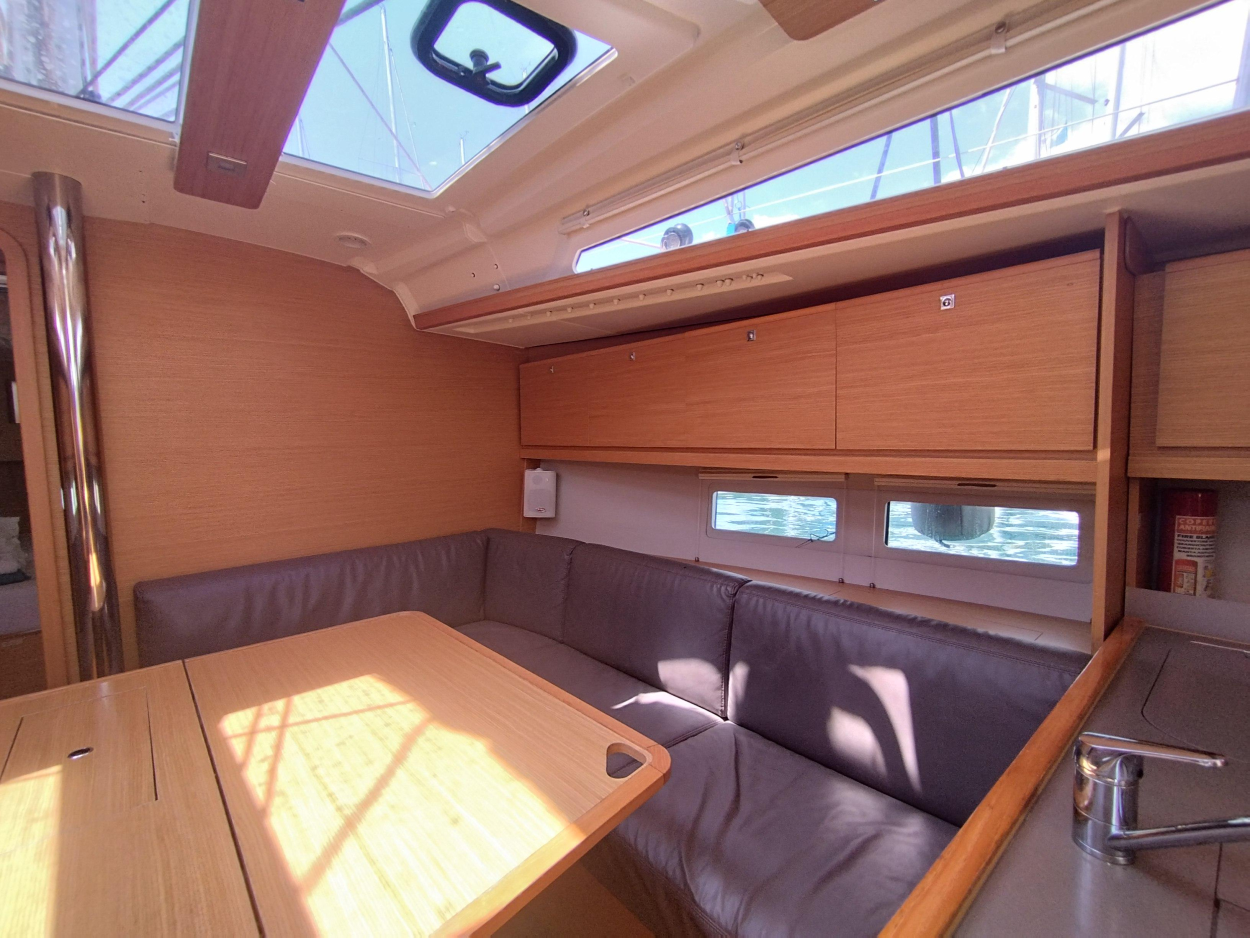 Dufour 390 — photo 15