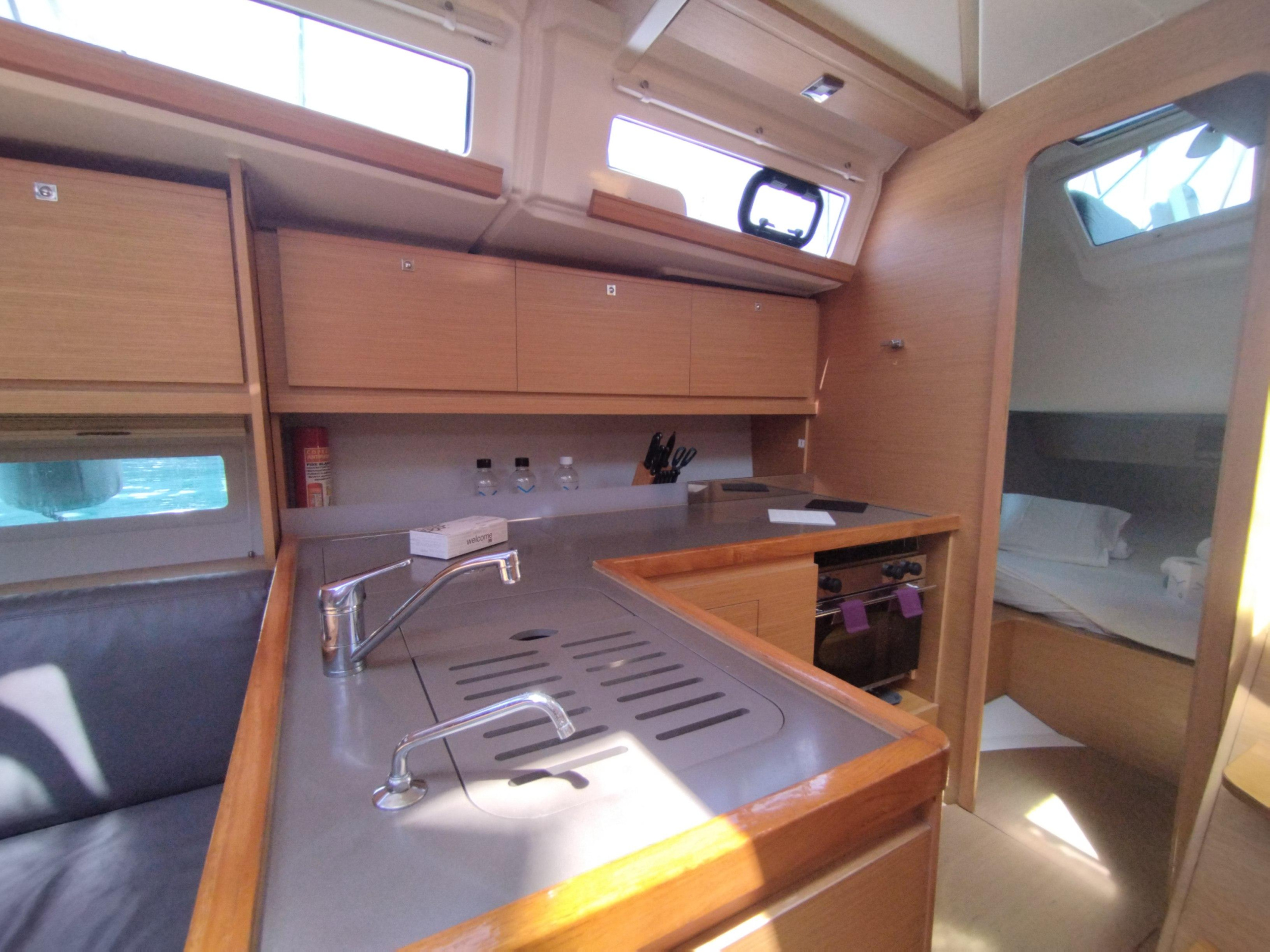 Dufour 390 — photo 17