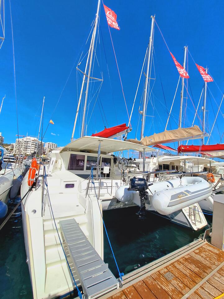 Lagoon 421 - 4 + 2 cab. — photo 1
