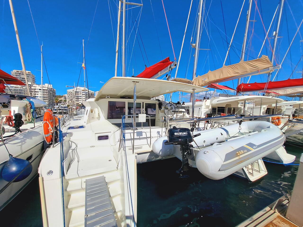 Lagoon 421 - 4 + 2 cab. — photo 2