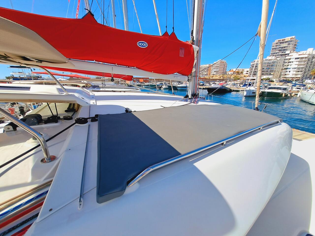 Lagoon 421 - 4 + 2 cab. — photo 4
