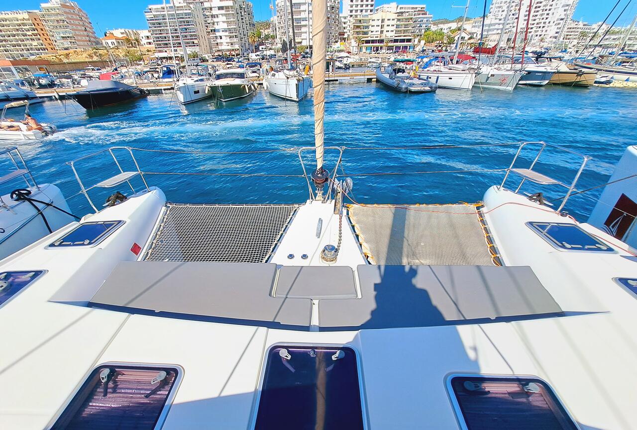 Lagoon 421 - 4 + 2 cab. — photo 8
