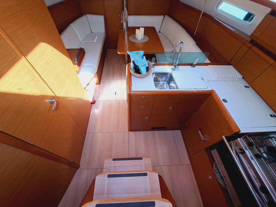 Sun Odyssey 389 — photo 4