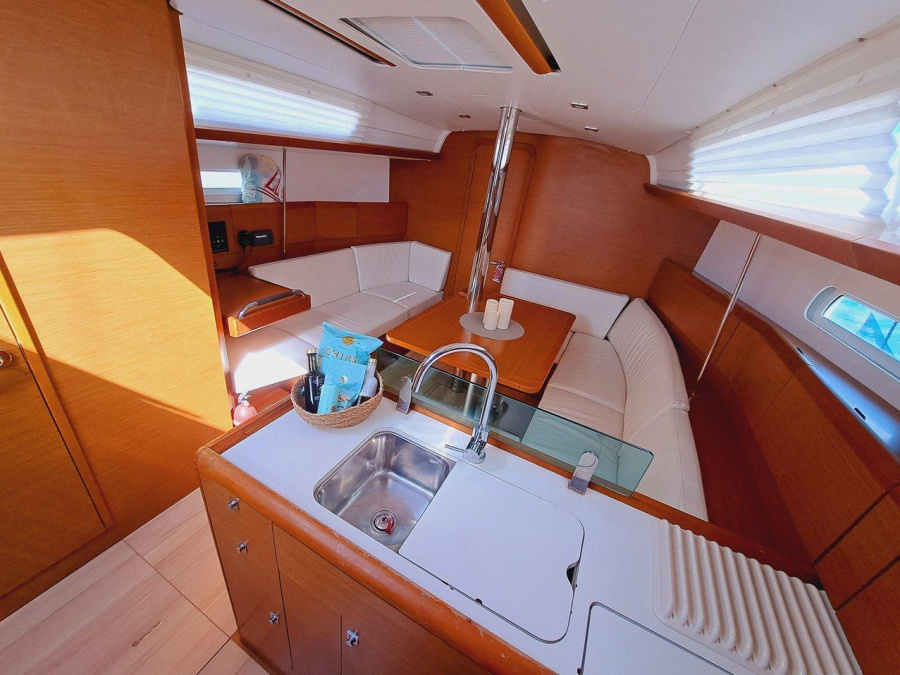 Sun Odyssey 389 — photo 7