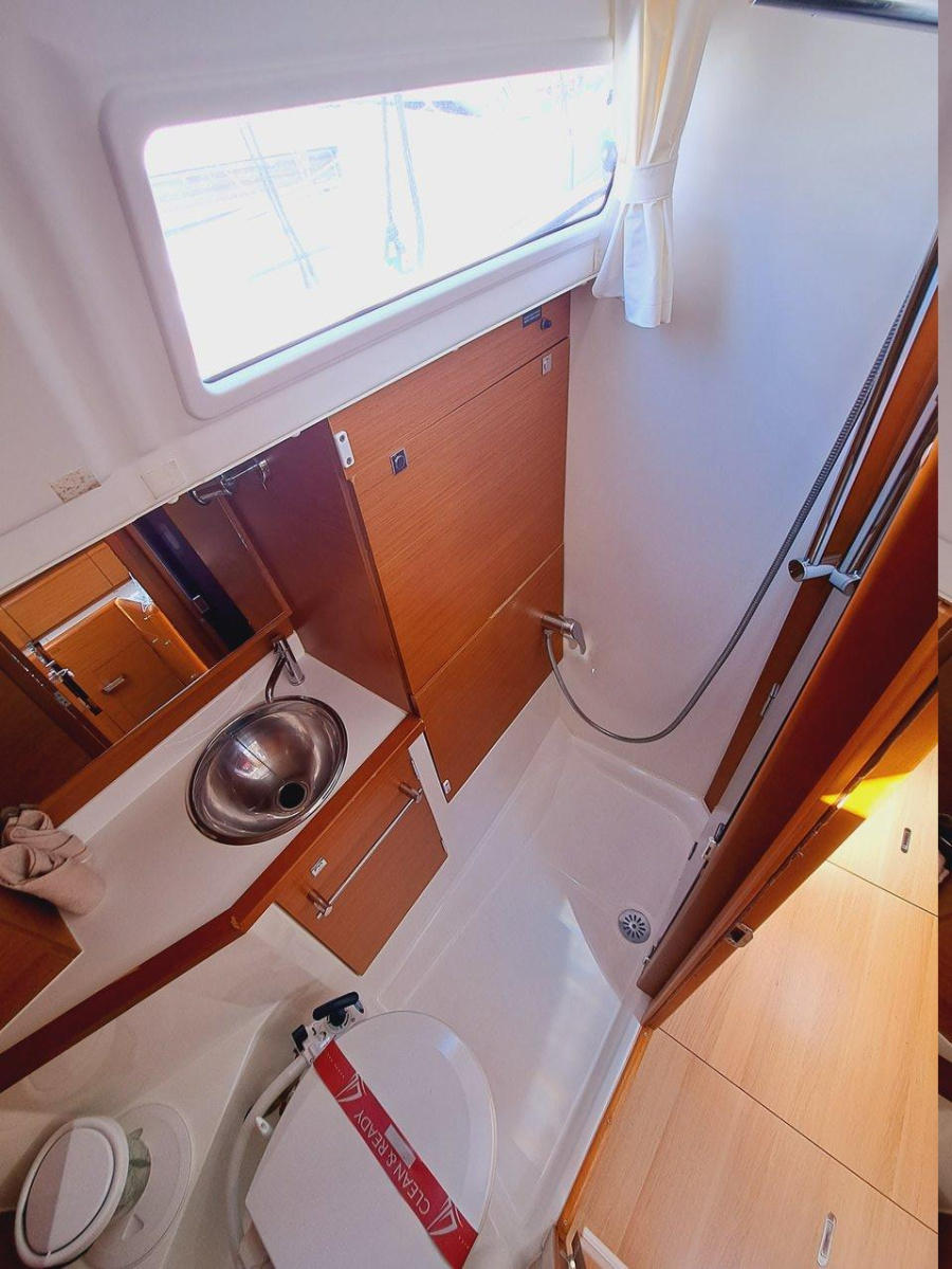 Sun Odyssey 389 — photo 17
