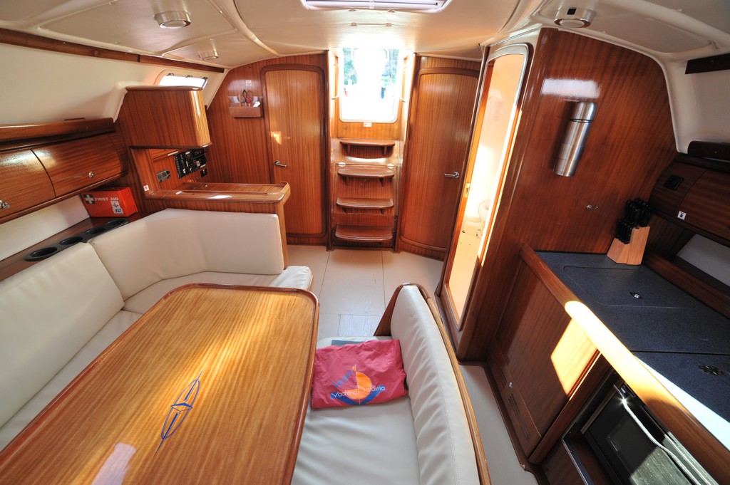 Bavaria 38 — photo 9