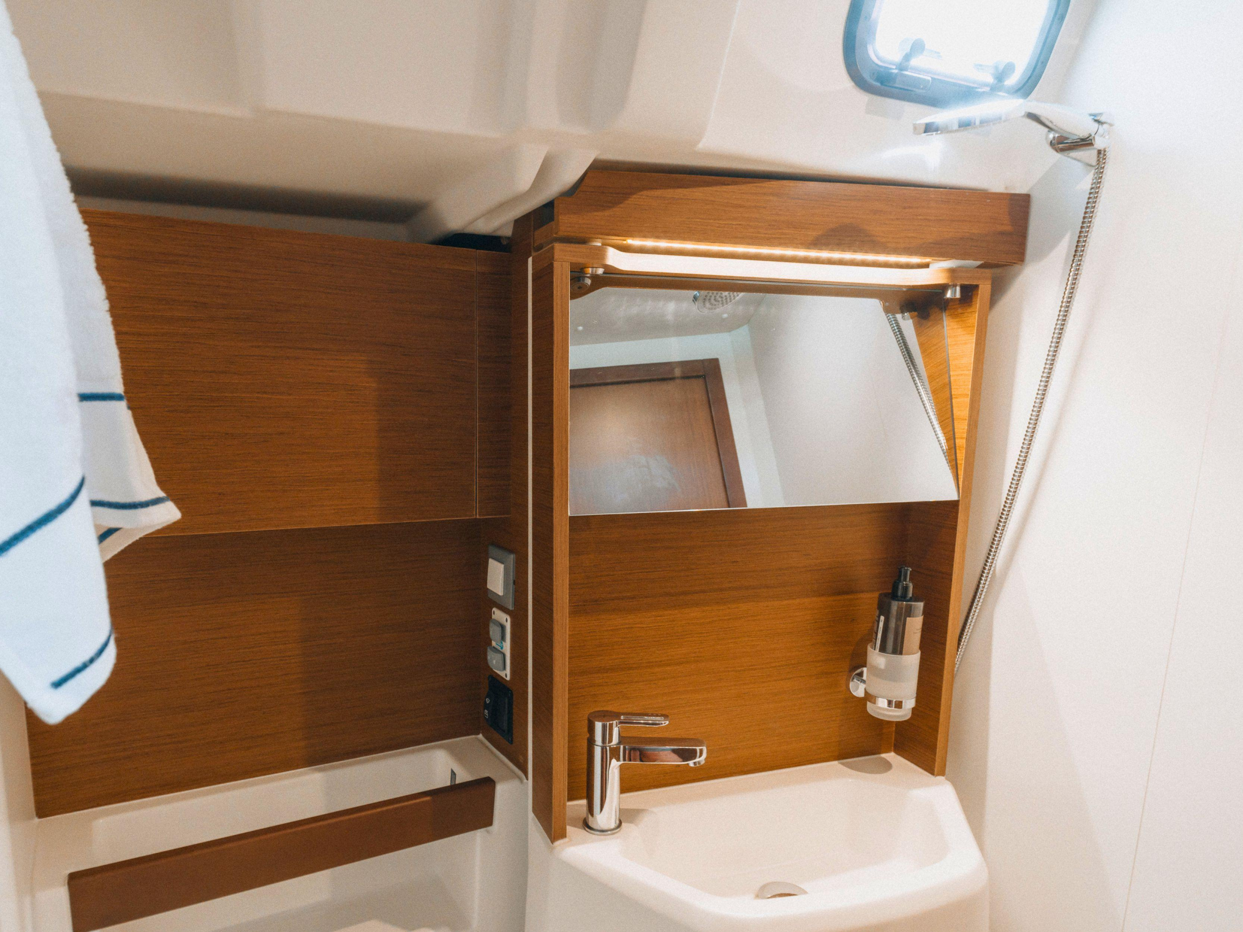 Oceanis 51.1 - 5 + 1 cab. — photo 13