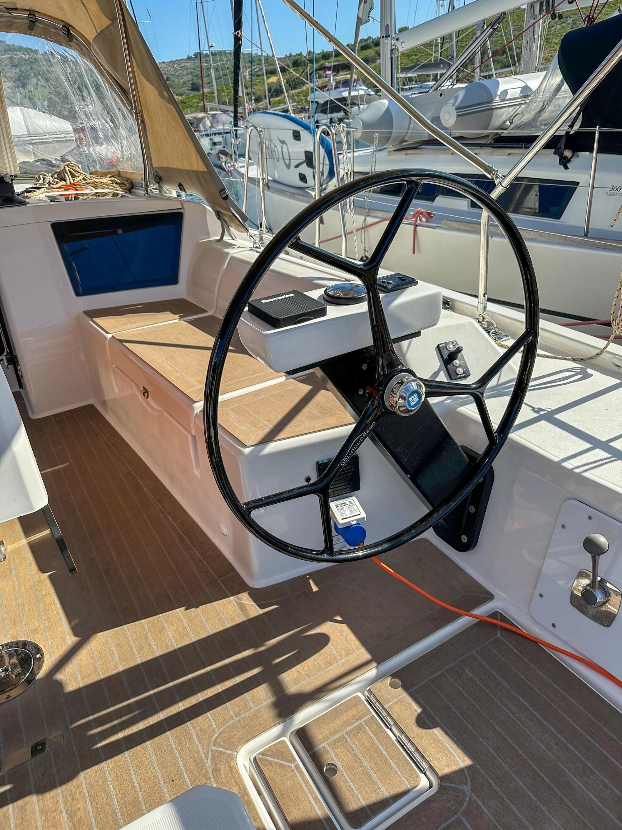 Dufour 390 GL — photo 5