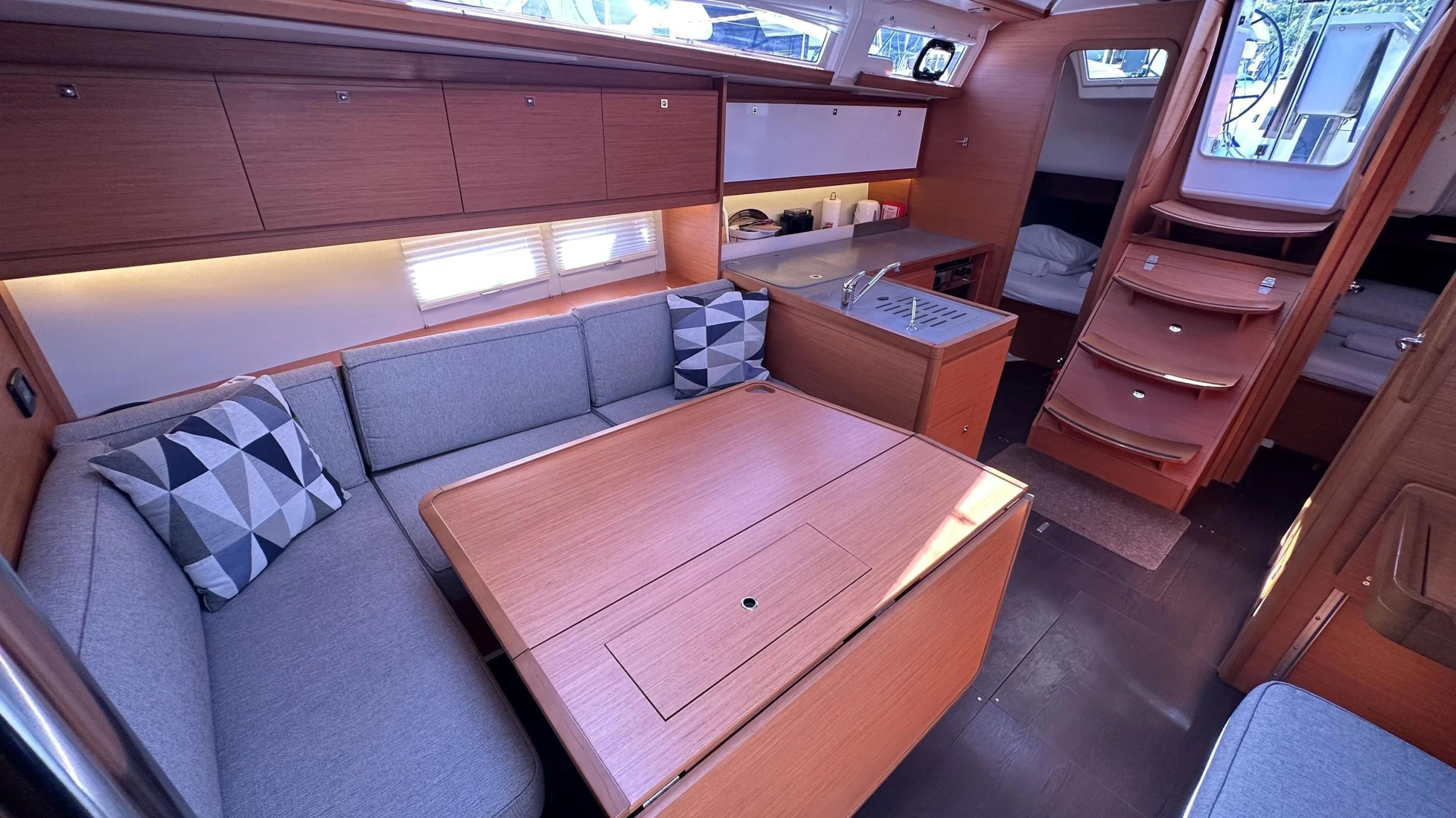 Dufour 390 GL — photo 6