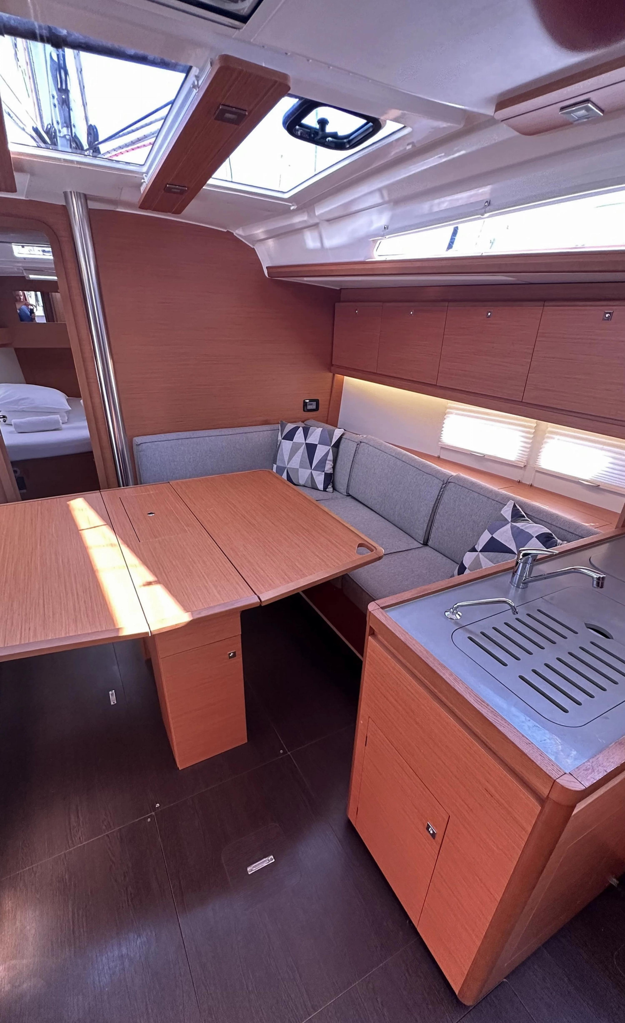 Dufour 390 GL — photo 9