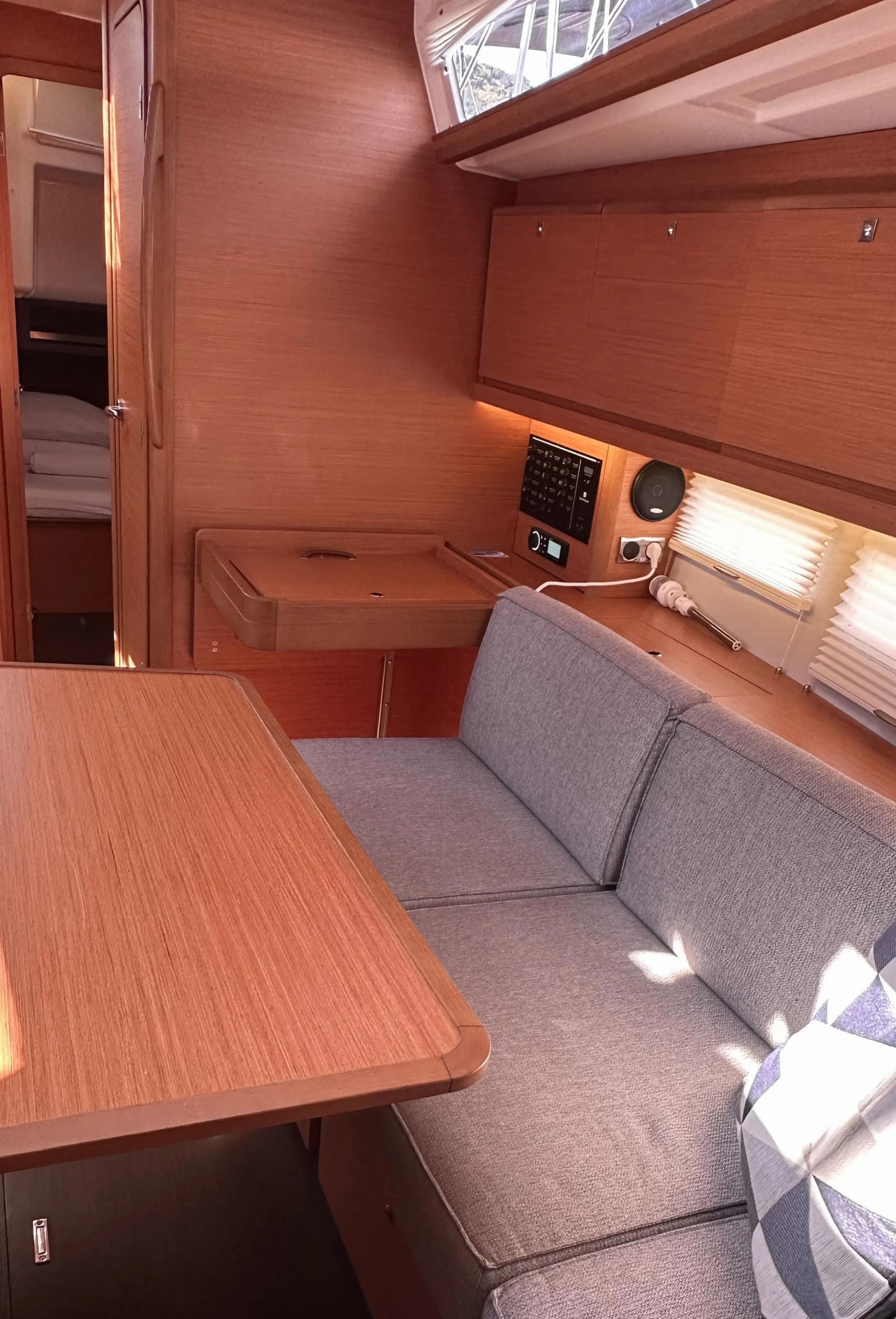Dufour 390 GL — photo 11