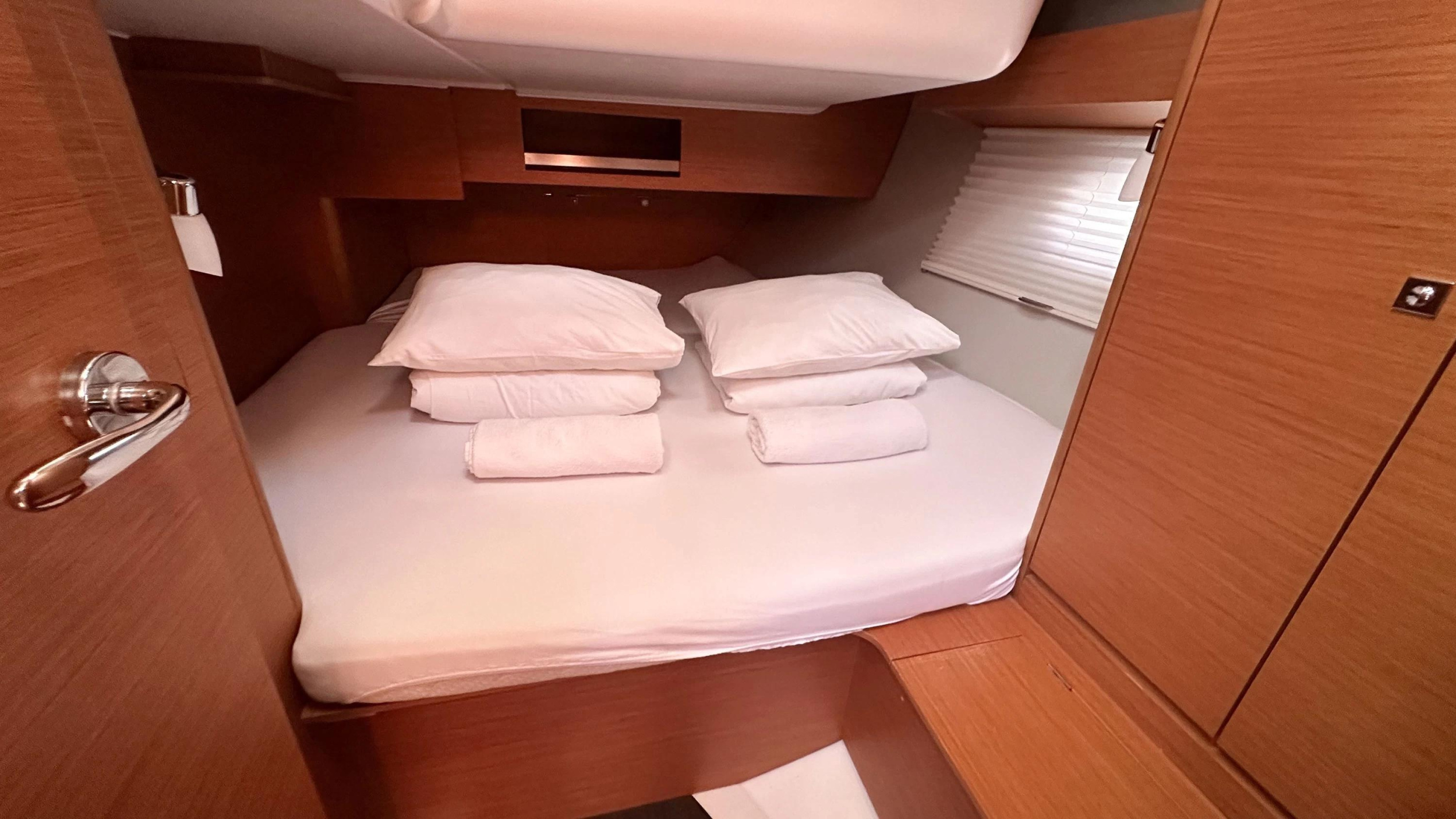 Dufour 390 GL — photo 12