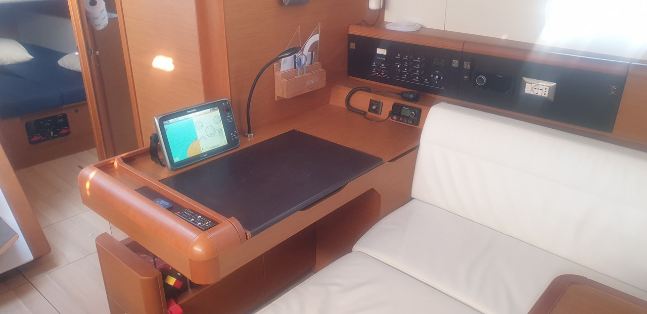 Sun Odyssey 519 - 4 + 1 cab. — photo 8