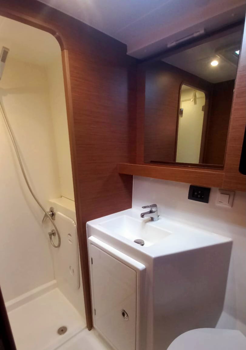 Lagoon 42 - 4 + 1 cab. — photo 10