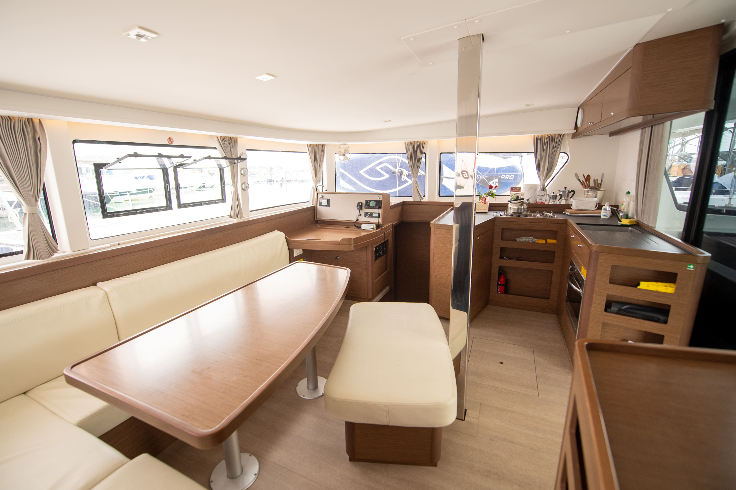 Lagoon 42 - 4 cab. — photo 7