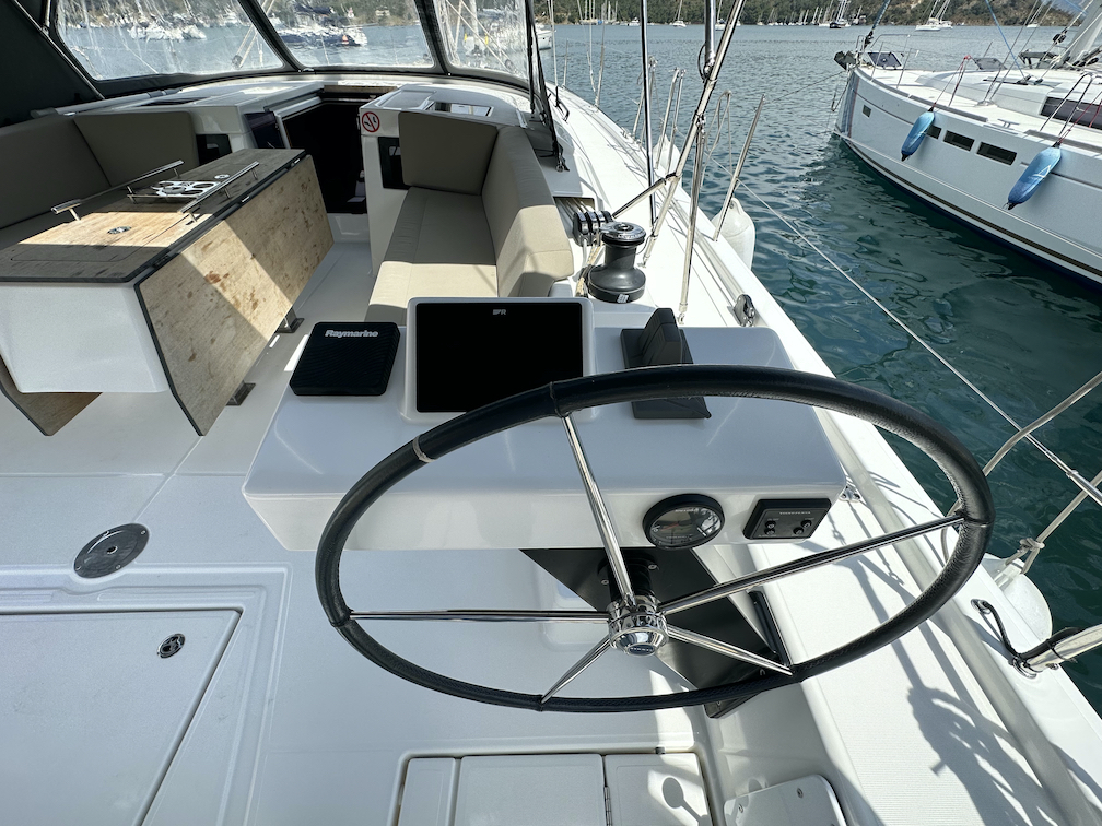 Dufour 470 - 4 + 1 cab. — photo 6