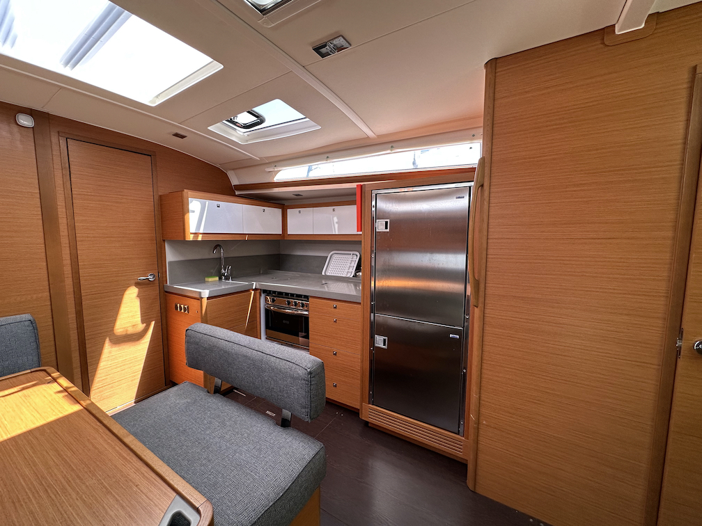 Dufour 470 - 4 + 1 cab. — photo 8