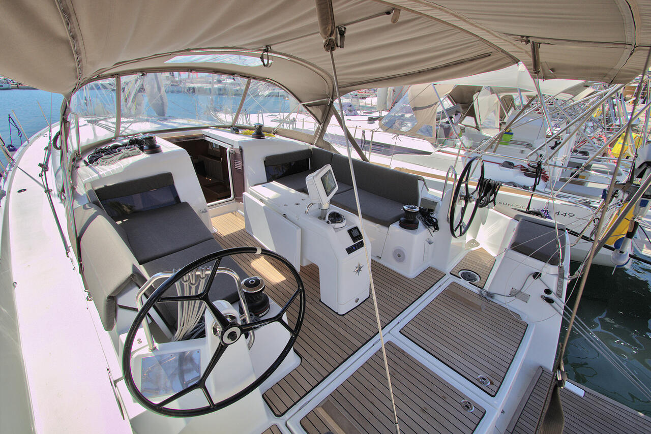 Sun Odyssey 490 - 5 cab. — photo 4