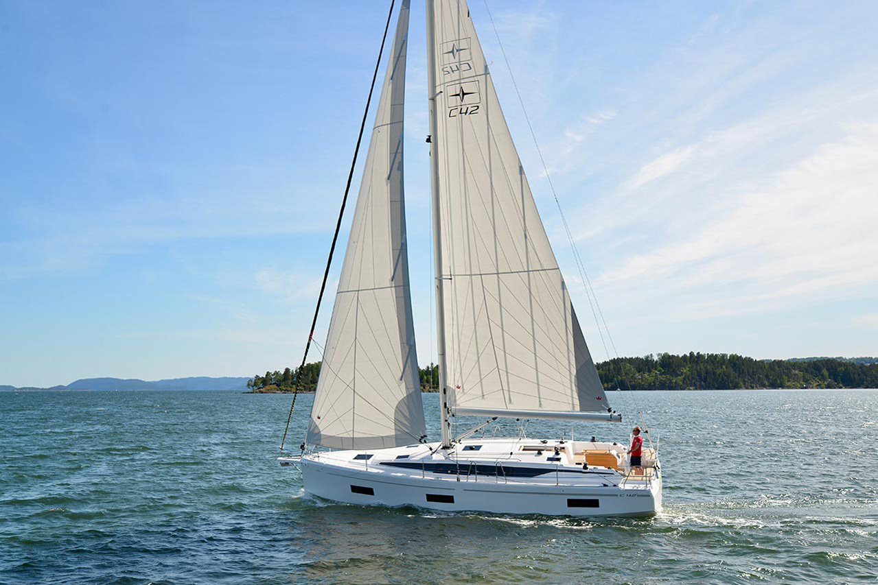 Bavaria C42 Style — photo 3