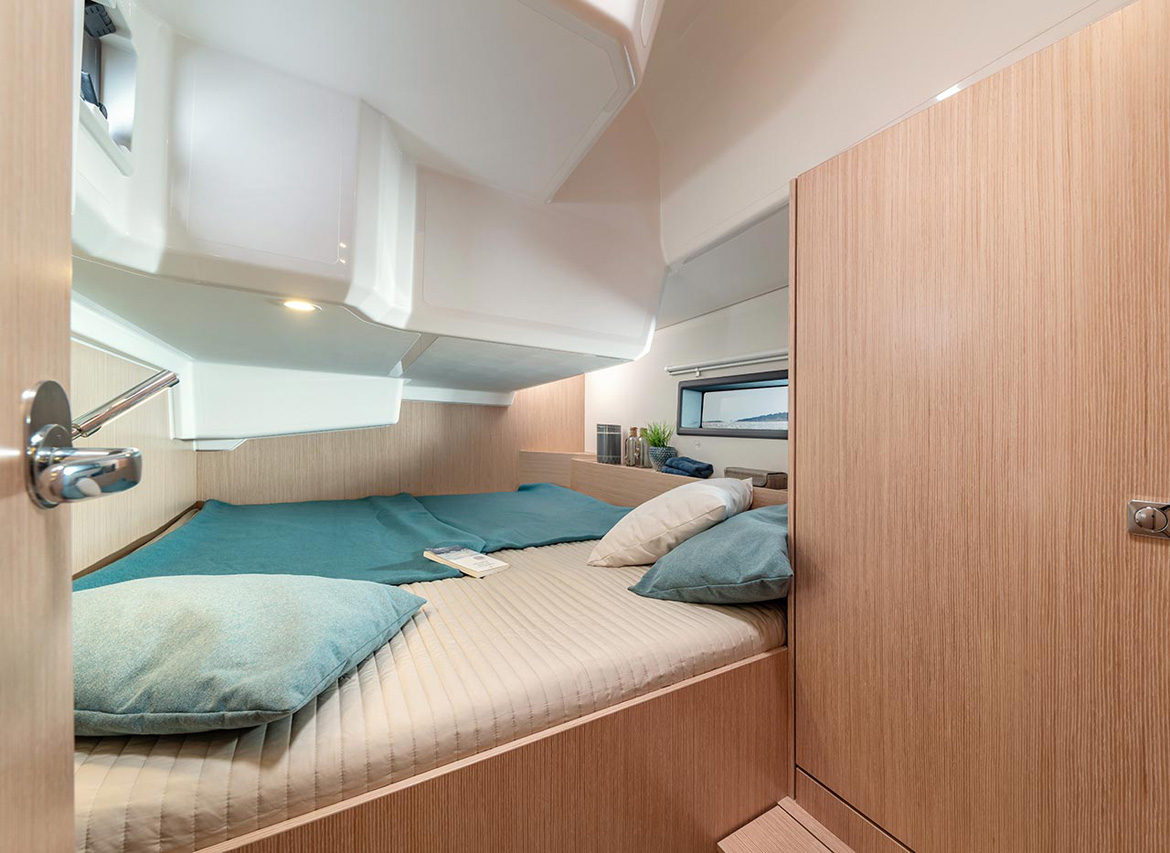 Bavaria C42 Style — photo 10