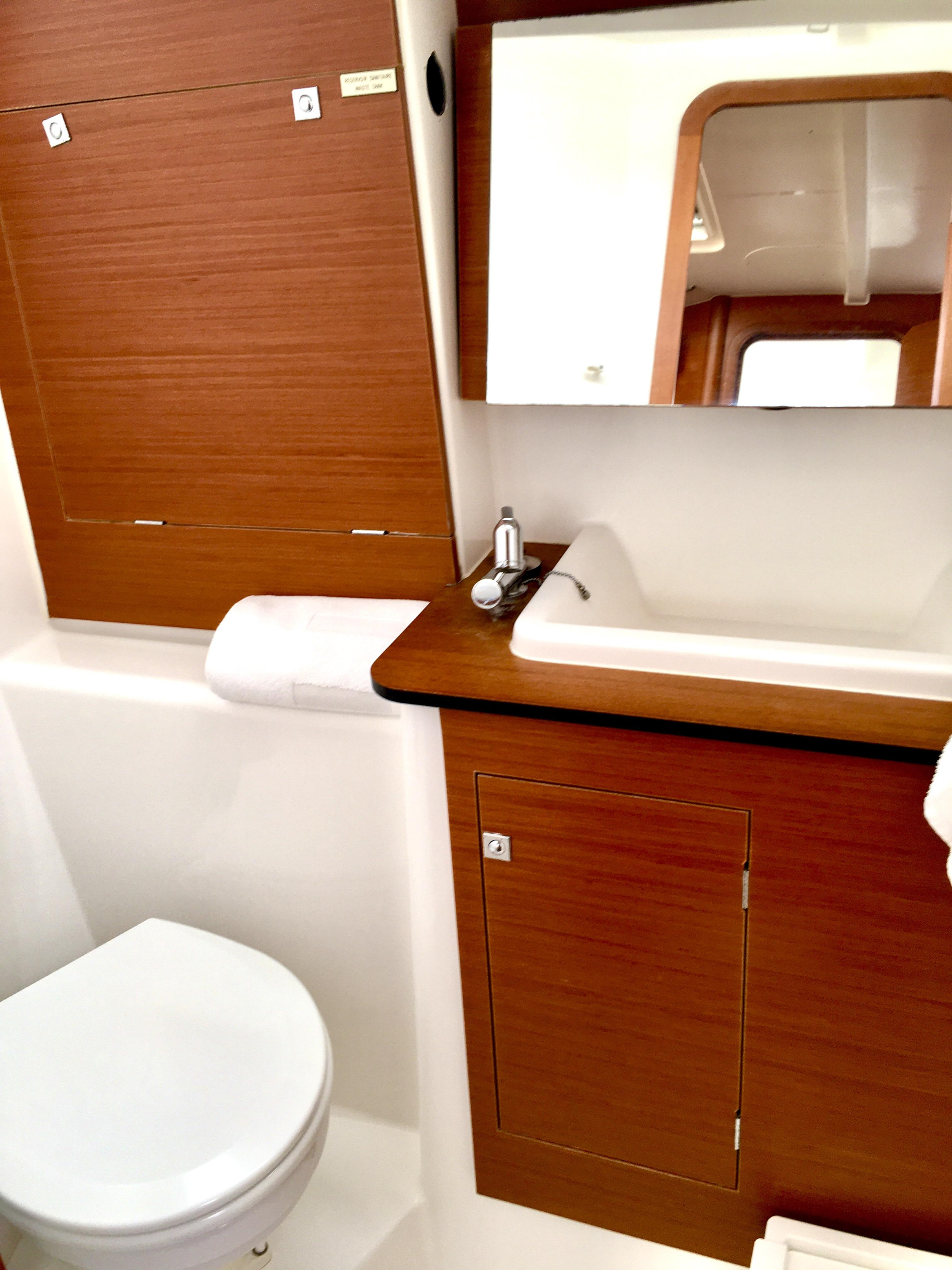 Dufour 382 GL — photo 13