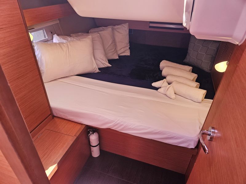 Dufour 430 - 3 cab. — photo 8