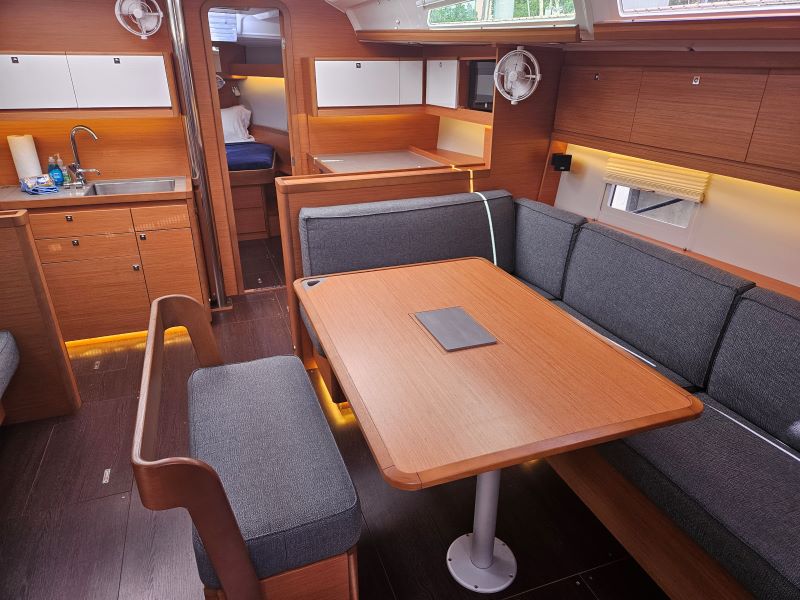 Dufour 430 - 3 cab. — photo 9