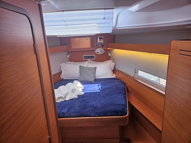 Dufour 430 - 3 cab. — photo 11