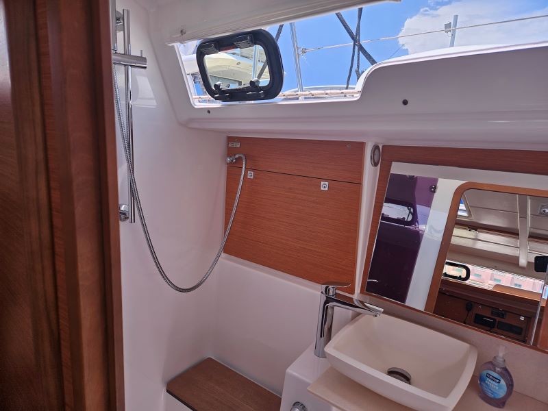 Dufour 430 - 3 cab. — photo 15
