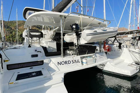 Lagoon 42 - 4 + 1 cab. — photo 1