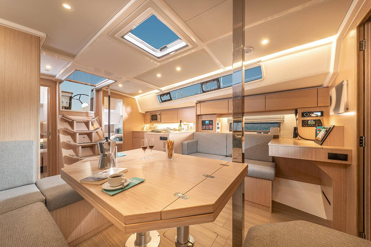 Bavaria C42 — photo 6